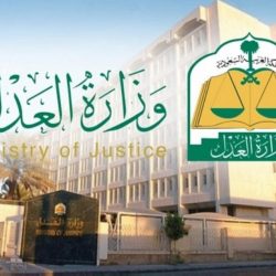 ” الشمراني ” يعايد مرضى مستشفى ابو عريش العام بباقات من الورود والهدايا