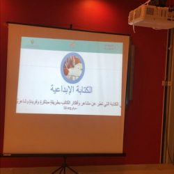 بلدية رجال ألمع تباشر فتح الطرق وإزالة الانهيارات التي خلفتها الأمطار