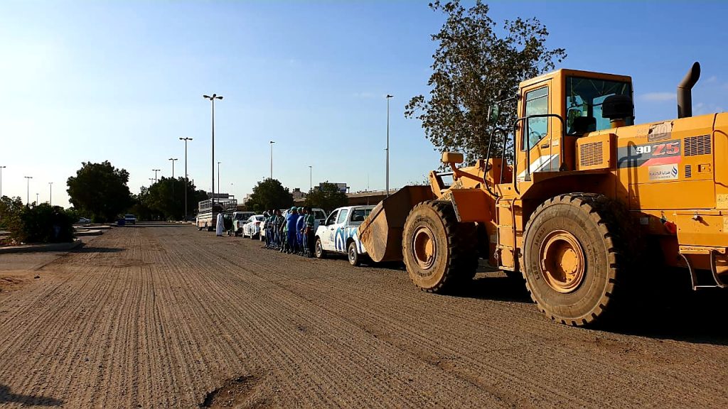 *لجنة برئاسة &quot;البيئة&quot; تزيل 6 حظائر لبيع حليب الإبل على الطرقات العامة