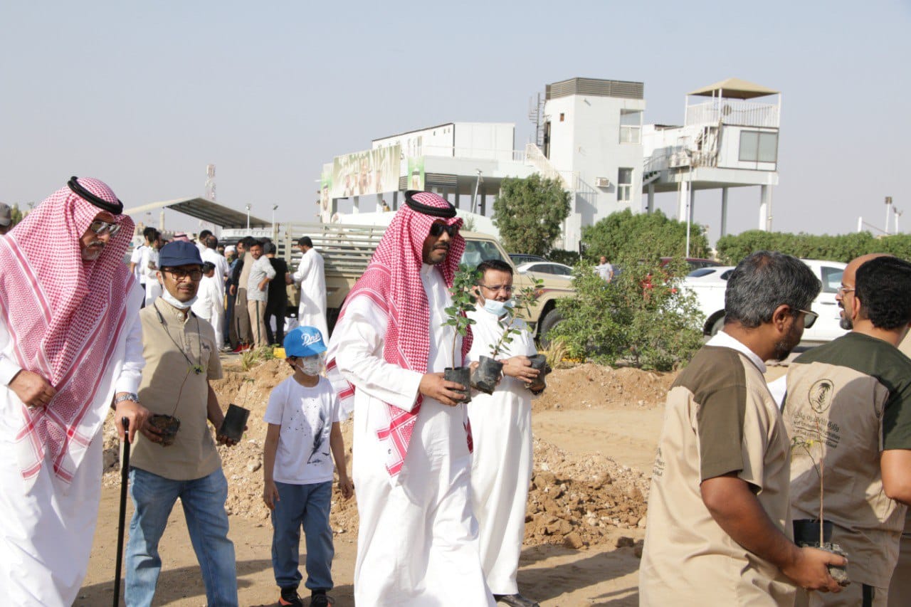 مدير مكتب وزارة البيئة والمياه والزراعة بمحافظة جدة يدشن مبادرة لتشجير