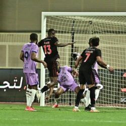 التعادل يحسم لقاء الهلال وضمك في دوري روشن