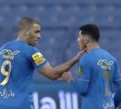 بالفيديو…مشادة بين ثنائي النصر