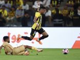 الاتحاد يفوز على العين بثلاثية ويتأهل إلى دور الـ16