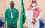 سمو ولي العهد يلتقي اللاعب طارق حامدي الحائز على الميدالية الفضية في أولمبياد طوكيو 2020